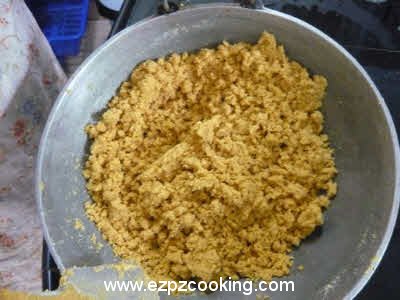 Mix the besan mixture thoroughly