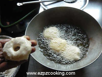 Shaping and frying vada