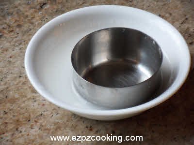 Flat bottomed cup to spread dosa batter