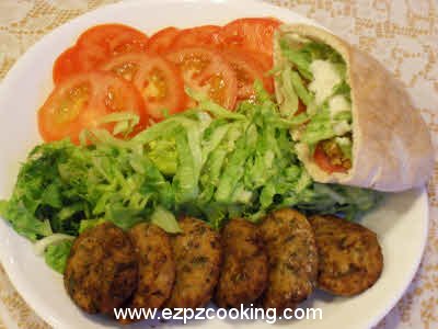 Tomatoes, lettuce, patties and falafel