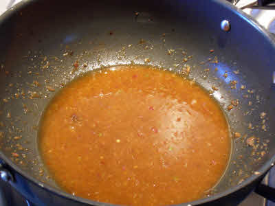 Make the gobhi manchurian gravy