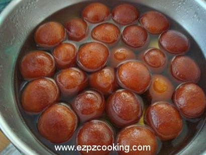 Soak gulab jamun in syrup