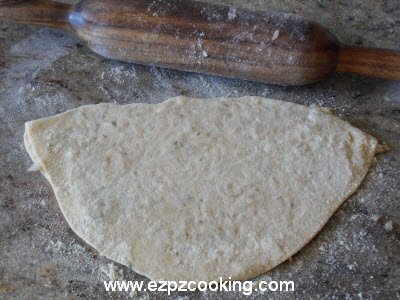 prepare roti for stuffed mooli parantha