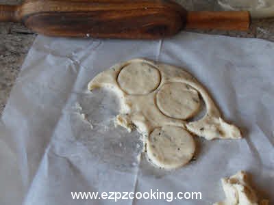 Cut nankhatai from the dough