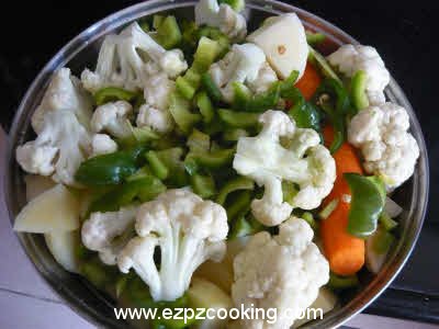 Prepare vegetables for Pav Bhaji