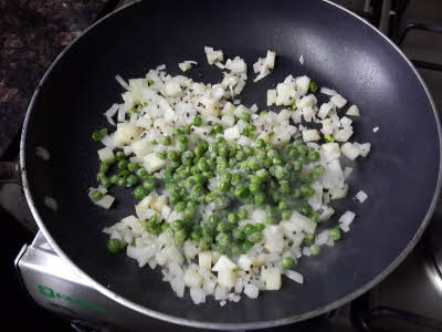 Add curry leaves, green peas and raisins