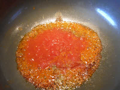Fry masala and tomatoes