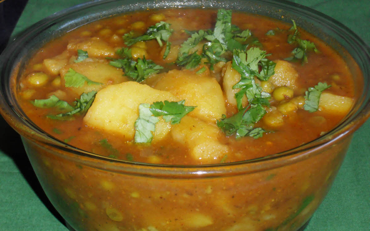 Aloo Matar (Potatoes & Peas) Curry