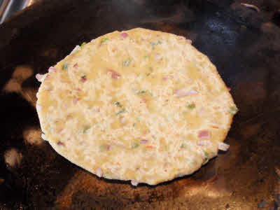 Cook Dal Parantha on the other side