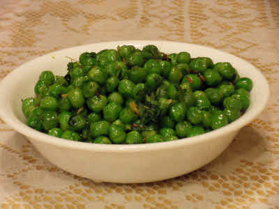 Cooked peas ready to serve