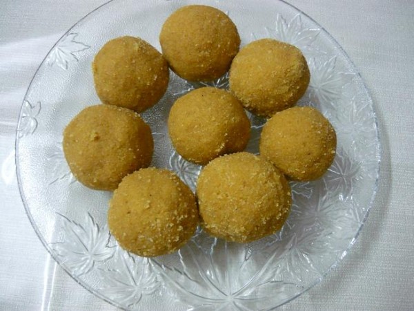 Besan Ke Laddoo