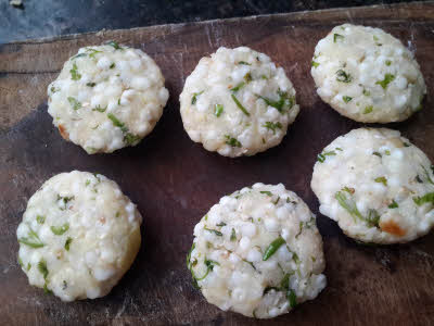 Shape sabudana cutlets