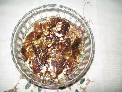 Soak tamarind in water for saunth