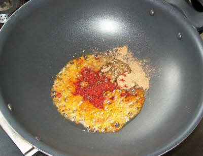 Cook the spices for saunth