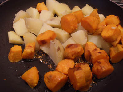 Add potatoes to the shakarkand