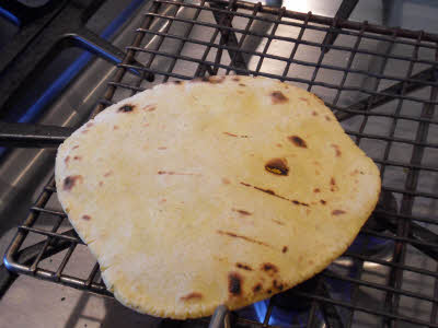 Roast the makki ki roti