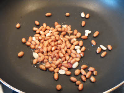 Roast peanuts for sabudana khichdi