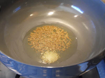 Crackle cumin seeds for Sarson ka saag