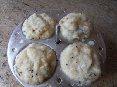 Cool rawa idlis