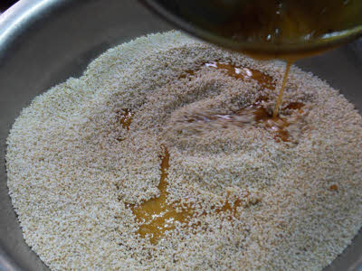 Pour boiling gur over chaulai