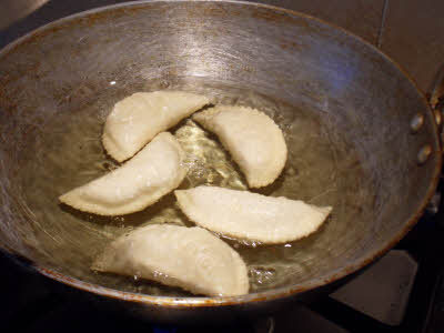 Frying Gujias