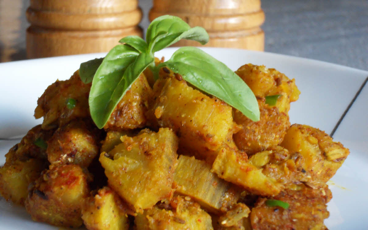 Kachcha Kela (Plantain Vegetable)