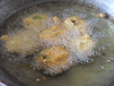 Fry chana dal vada