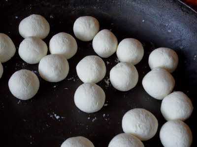 Make balls of paneer