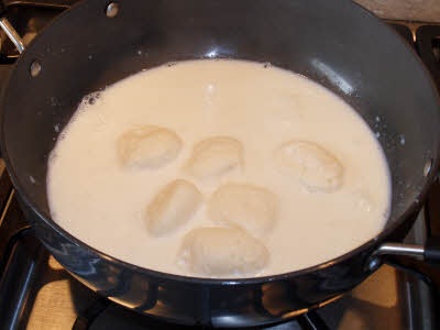 Cook rasgulla in milk