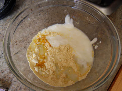 Mix besan, salt, turmeric powder and heeng