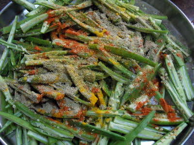 Mix besan with okra