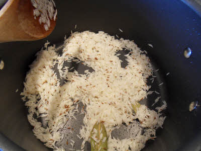 Crackle the cumin seeds for tahari