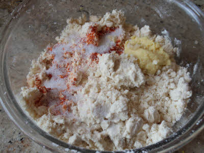 Prepare the papri dough mixture