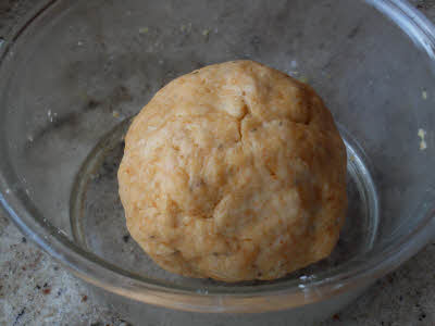 Knead the papri dough