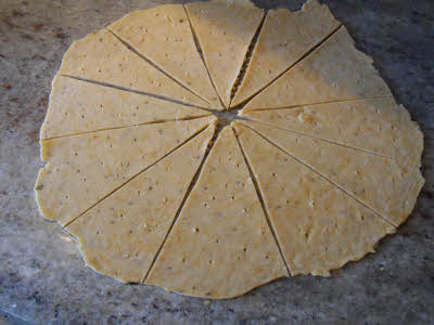 Cut each roti for papri