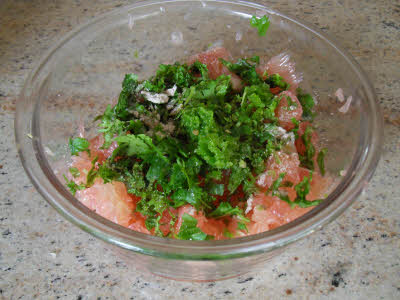 Mix mint and coriander in pomelo salad