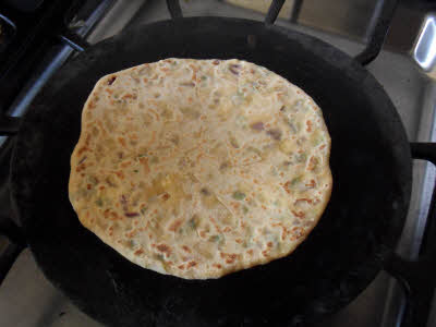 Flip the paneer parantha