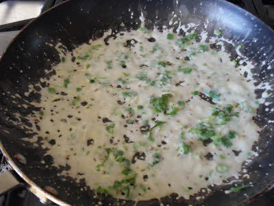 Sprinkle rawa dosa mixture