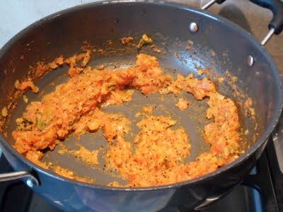 Cook tomatoes for tomato rice