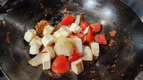 Cut paneer and capsicum