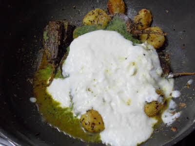Add the coriander-mint paste and yogurt