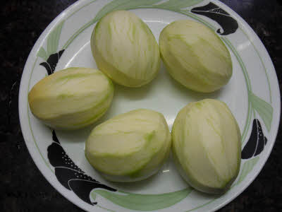 Peeled mangoes