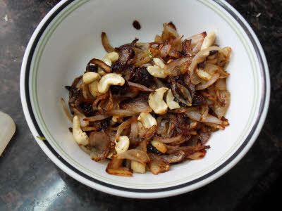 Fried onion, cashew and raisins
