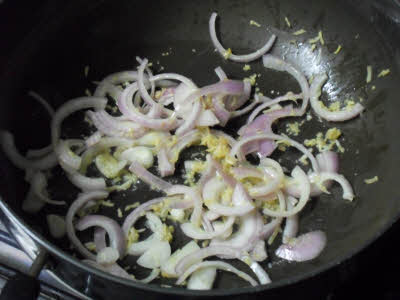 Frying ginger, garlic and onion