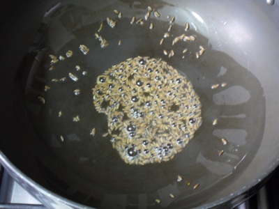 Frying cumin seeds
