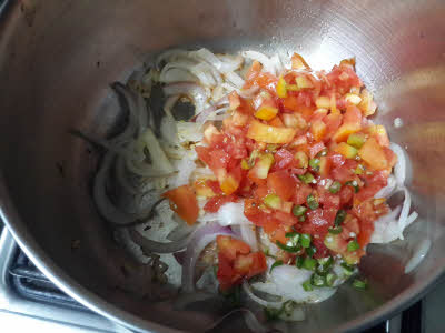Add tomatoes to Vegetable Thukpa