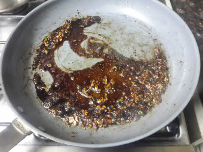 Prepare garlic sauce for Eggplant