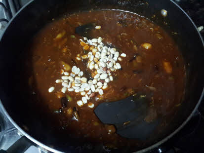 chop green chillies, garlic and ginger