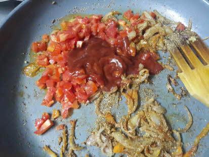 Cook tomatoes for Paneer Do Pyaza