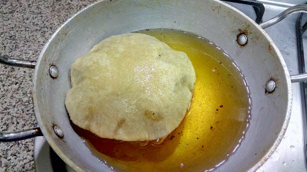 Fry the kachori